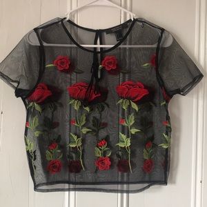Mesh rose embroidered top 🌹